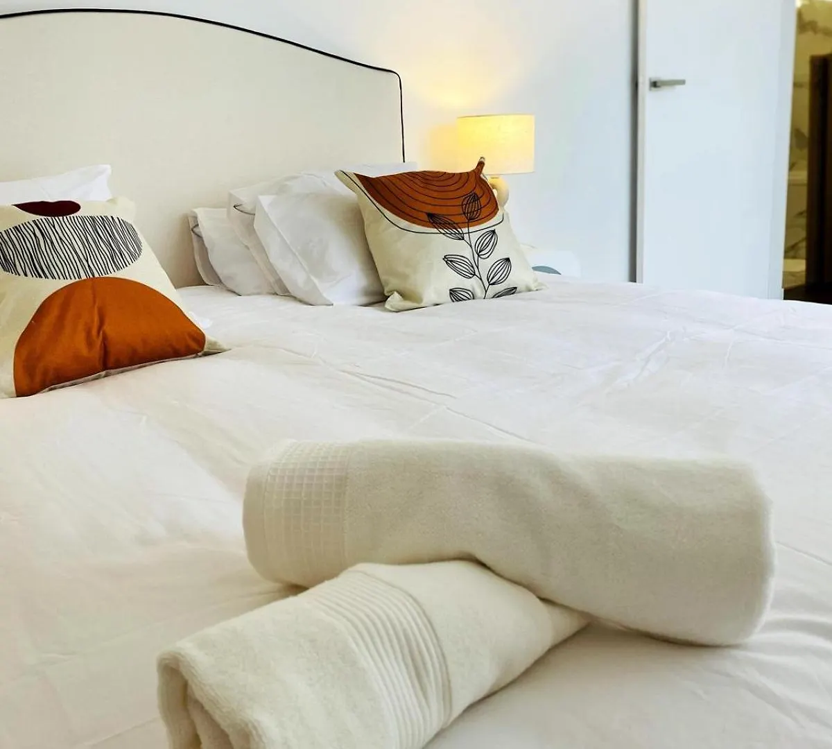 Gare Du Nord - Large Renovated Apartment Paris France